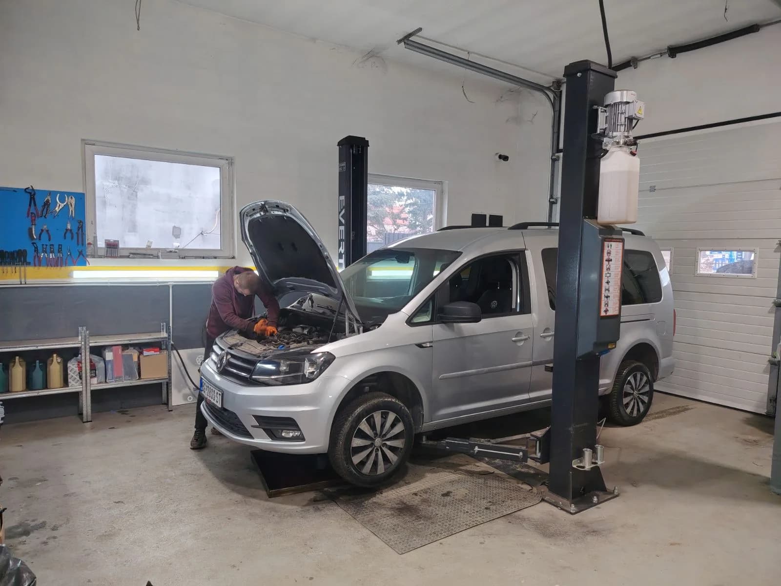 Redovan servis vozila uz Shell ulje i MANN filtere, auto servis PAJA Sremčica